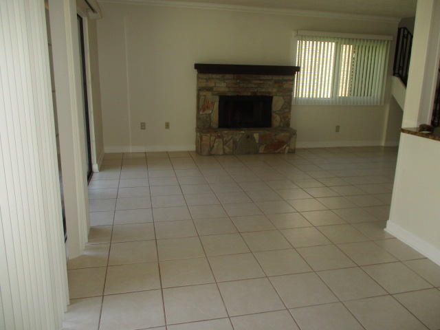 HIDDEN COVE T/H - Residential Lease