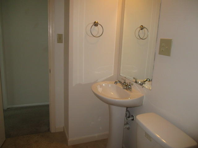 HIDDEN COVE T/H - Residential Lease