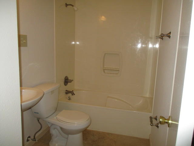HIDDEN COVE T/H - Residential Lease