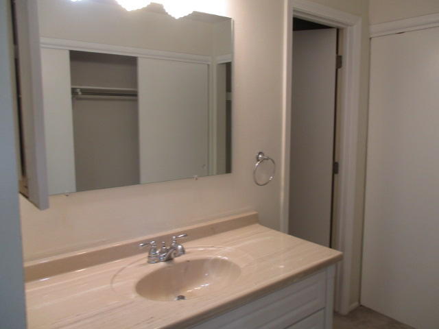 HIDDEN COVE T/H - Residential Lease