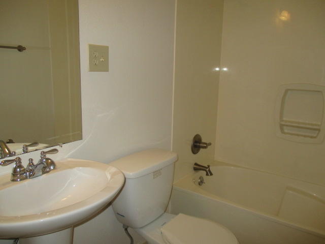 HIDDEN COVE T/H - Residential Lease