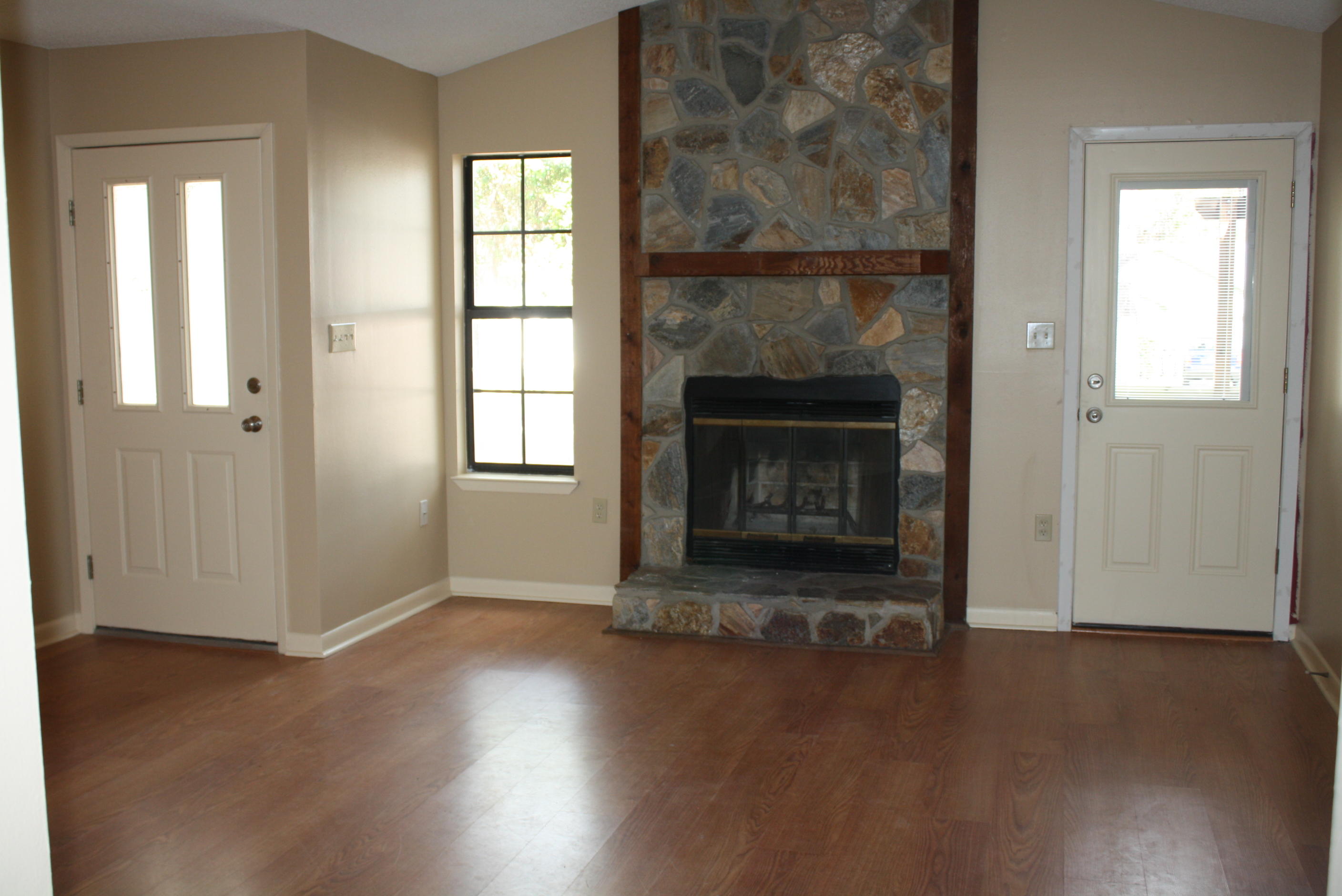 KELLY HILL ESTATES - Residential Lease