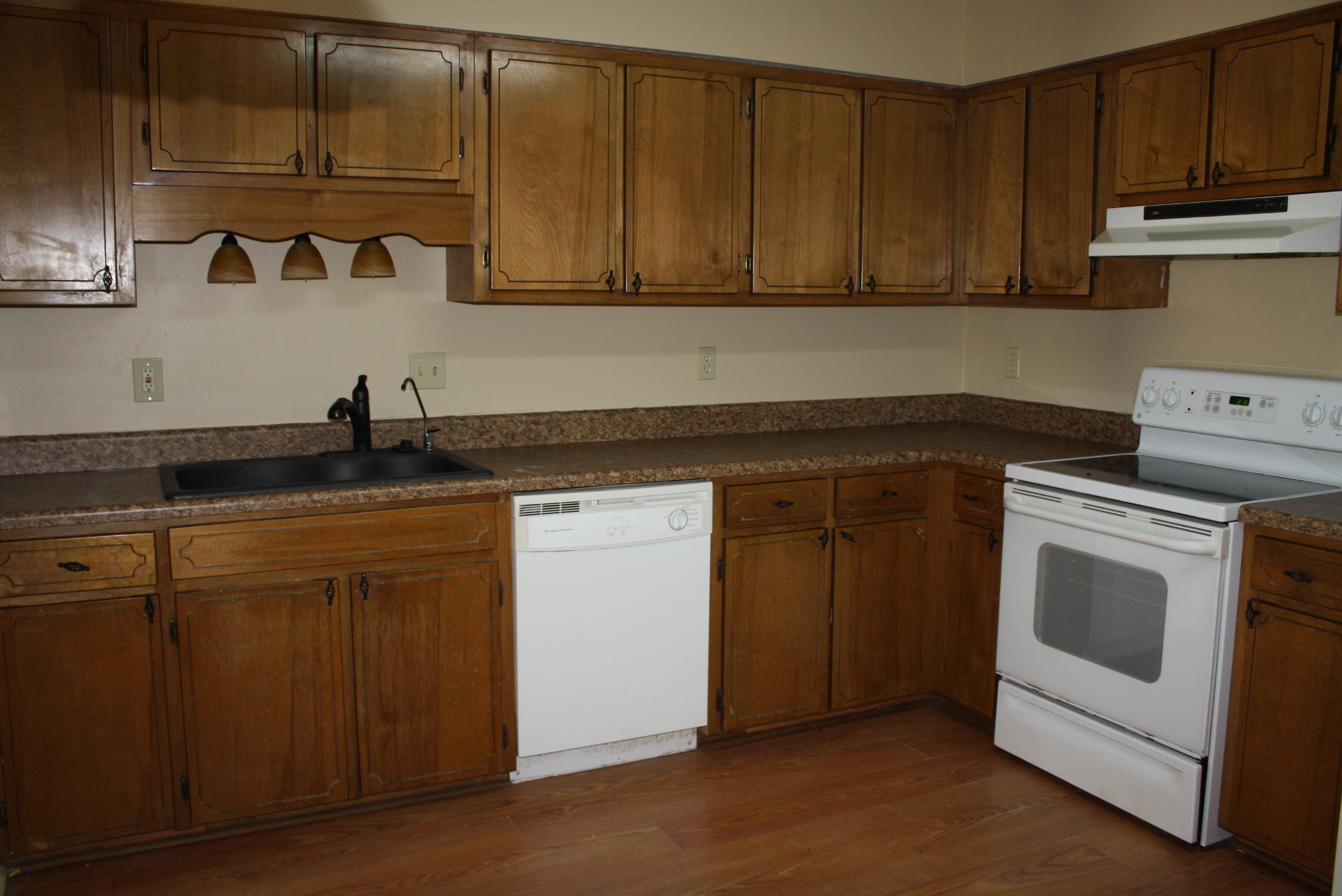 KELLY HILL ESTATES - Residential Lease