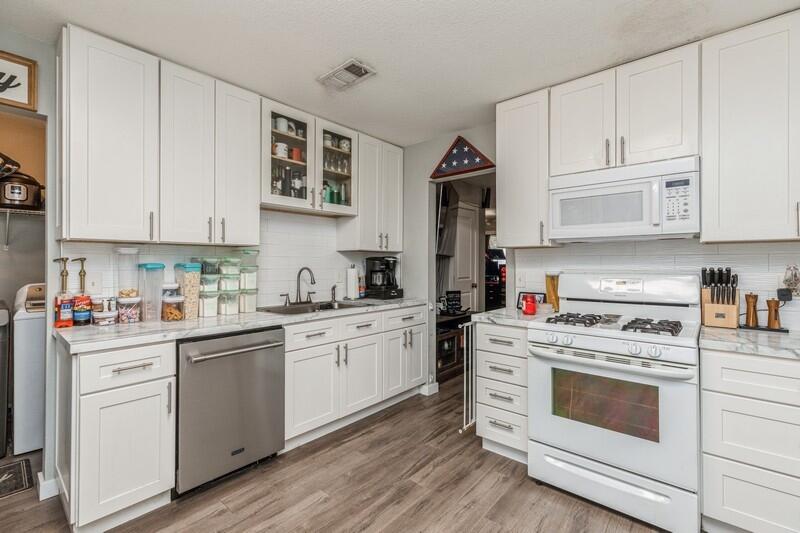 OAKLAND ADDLOT 12 BLK 11 - Residential