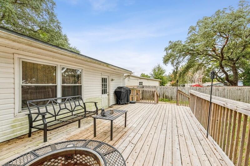 OAKLAND ADDLOT 12 BLK 11 - Residential