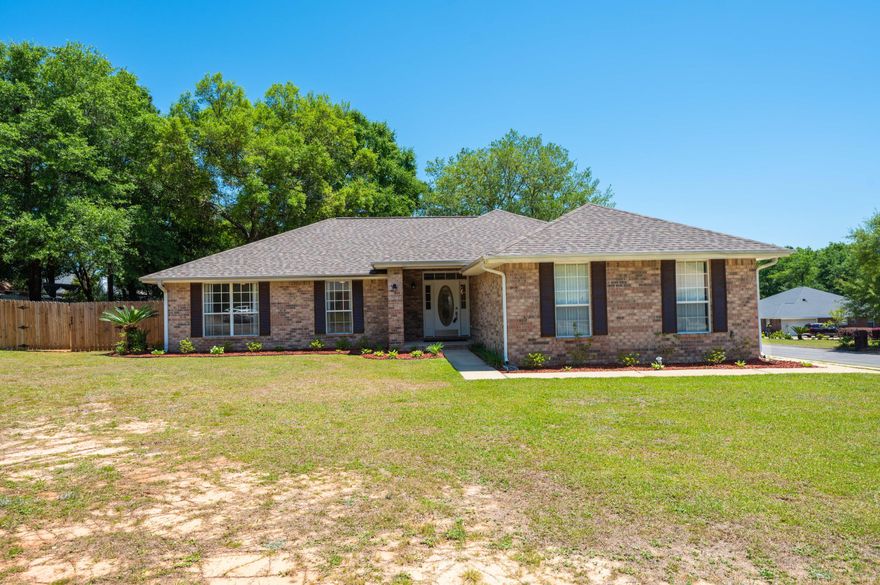 Conveniently located 2.5 miles from downtown Milton, this home offers a blank slate opportunity. You'll enjoy the vaulted ceilings in the family room, as well as a fireplace and wood-look laminate flooring. The kitchen offers plentiful cabinet storage, a flat-top stove and over-the-range microwave, and a generous peninsula with a breakfast bar that would allow seating for 3-4, not to mention GORGEOUS granite countertops. The primary suite is located on the right side of the home, is suitable for a king-size bed, and comes complete with a generous en-suite bathroom featuring a double vanity, a walk-in closet, and a large soaker tub with shower combo. Each additional bedroom is of ample size in its own right on the opposite side of the home (split floor plan!), with a full bathroom to accomp