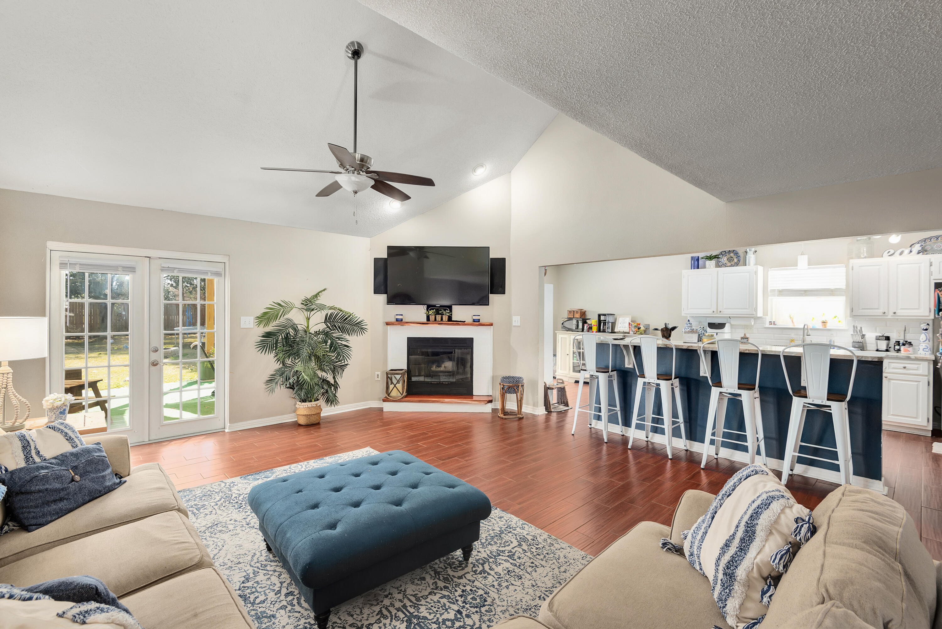 MALIBU GARDENS - Residential