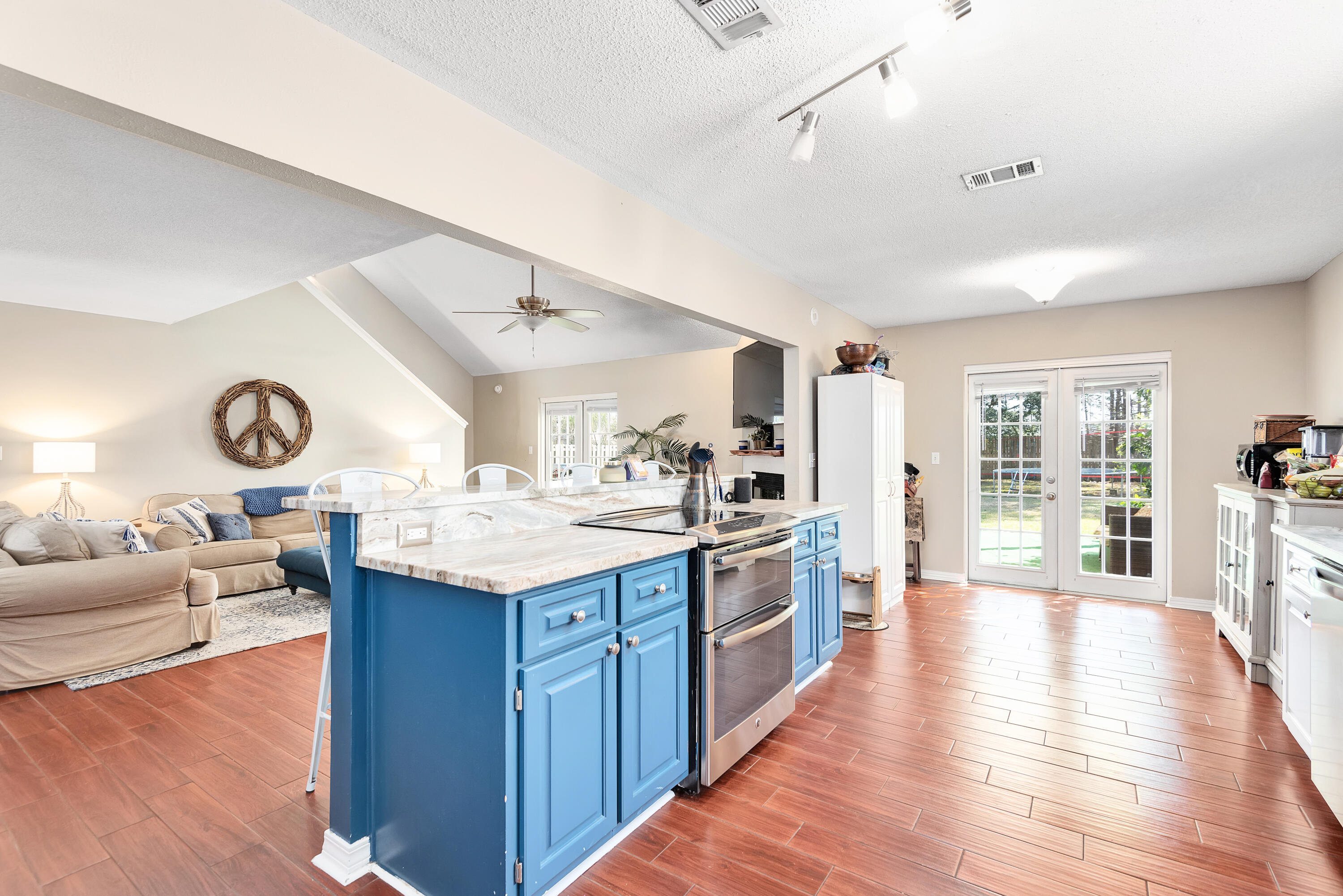 MALIBU GARDENS - Residential