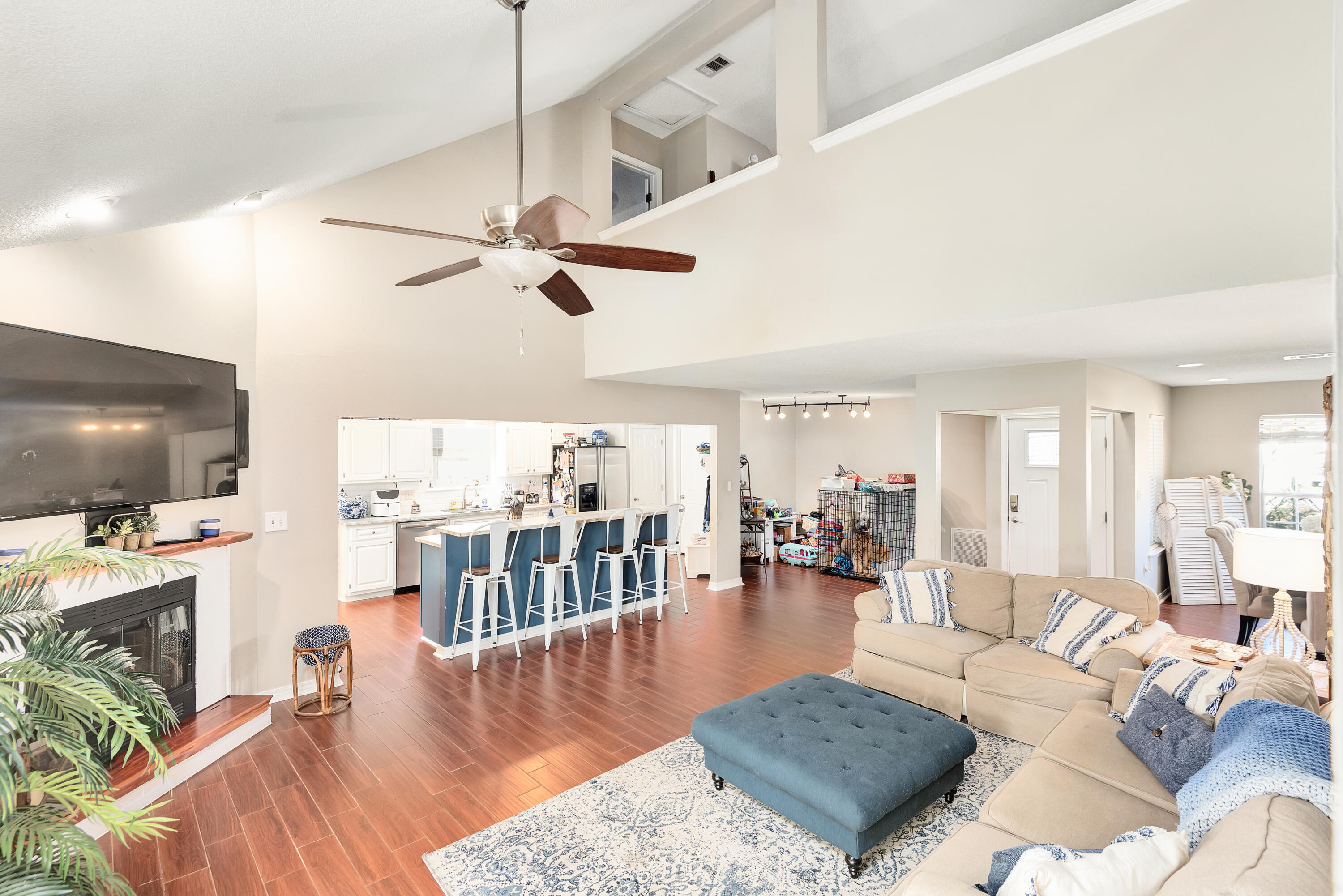 MALIBU GARDENS - Residential