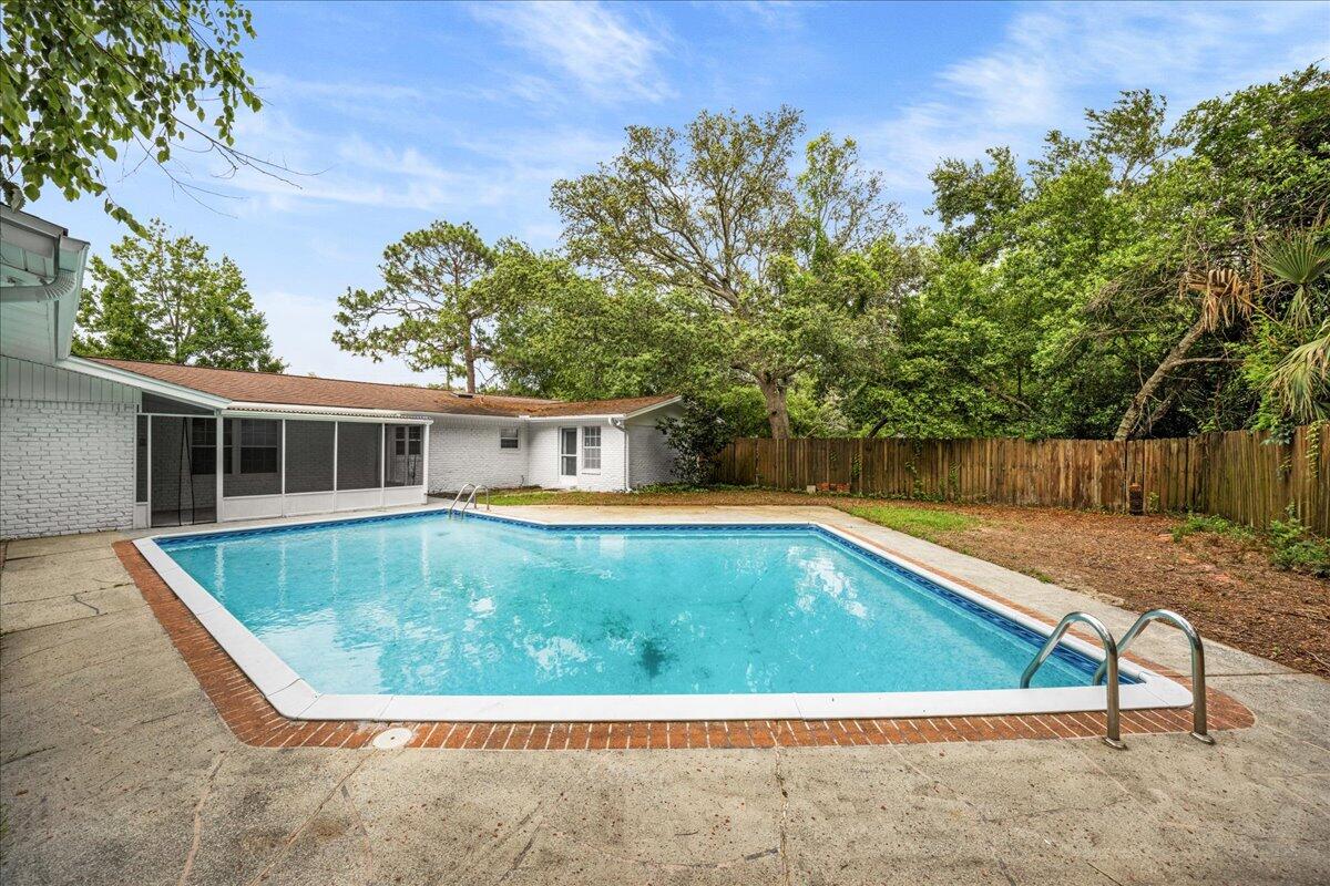COUNTRY CLUB EST 1ST LOT 1 BLK S - Residential