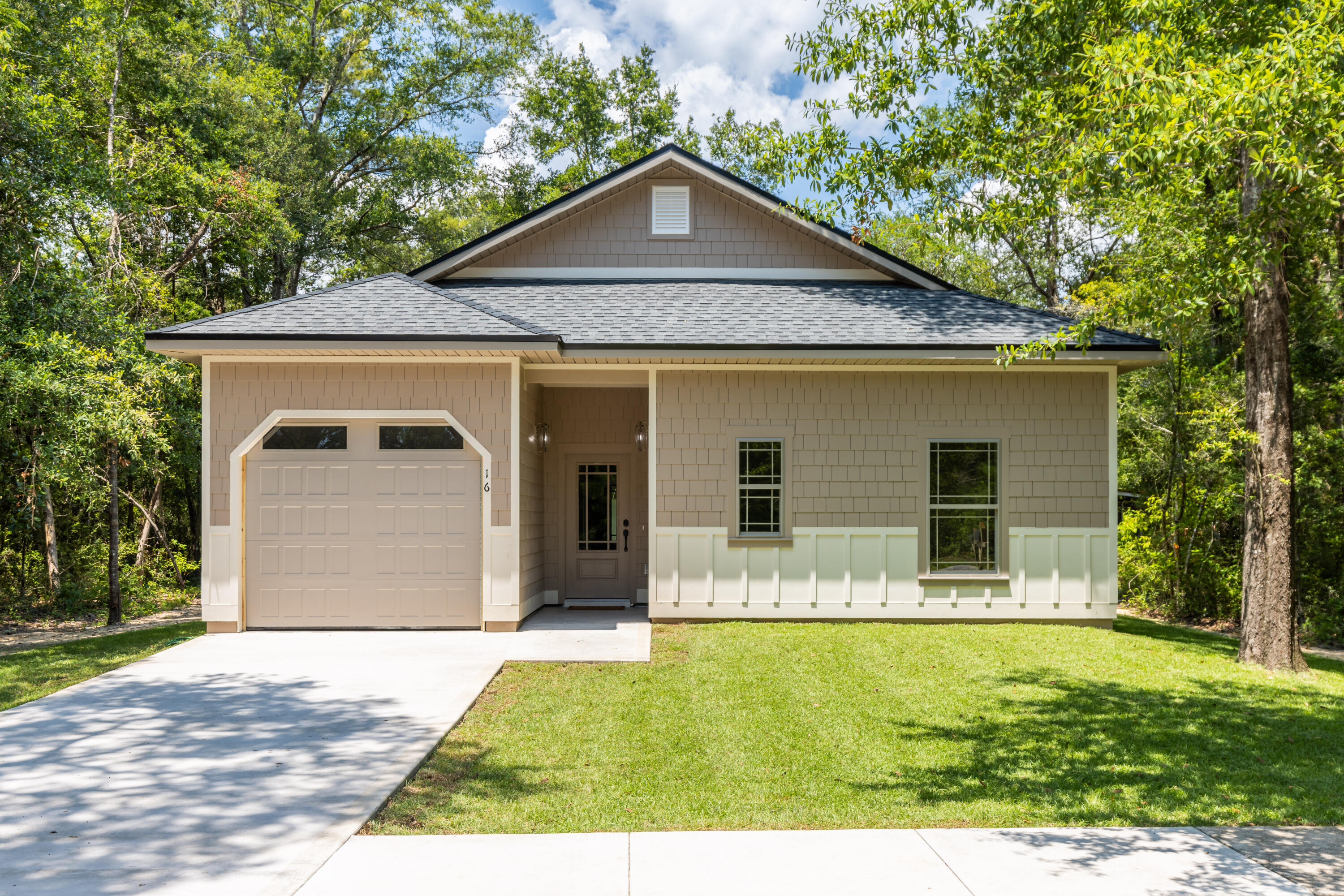Offering $10,000 flex money the buyers can utilize towards ONE of the following:2/1 buy-down on interest rate, $10,000.00 off purchase price, or $10,000.00 towards buyer's closing costs.Classy Custom-Built Craftsman Style 3 bedroom/2 bath (1,441 sqft) home tucked away in the lovely neighborhood of Grande Oaks, located in the heart of Freeport. This newly constructed single-family dwelling offers elegance and functionality all wrapped up in this amazing place to call home! The floorplan is a very different layout than most homes found in Freeport. It is not ''cookie cutter''. Fabulous combination of Shaker and Hardi board exterior siding, which offers great curb appeal accented with lush green yard and driveway.Upon stepping into this beauty, you will find an abundance of