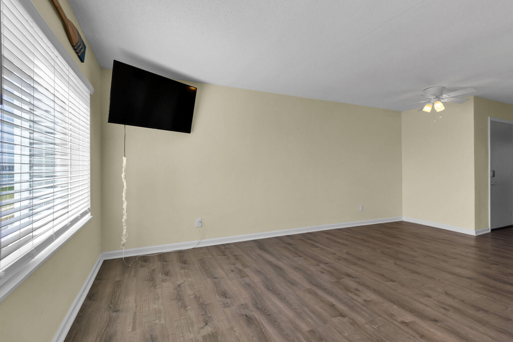 FINISTERRA CONDO - Residential Lease