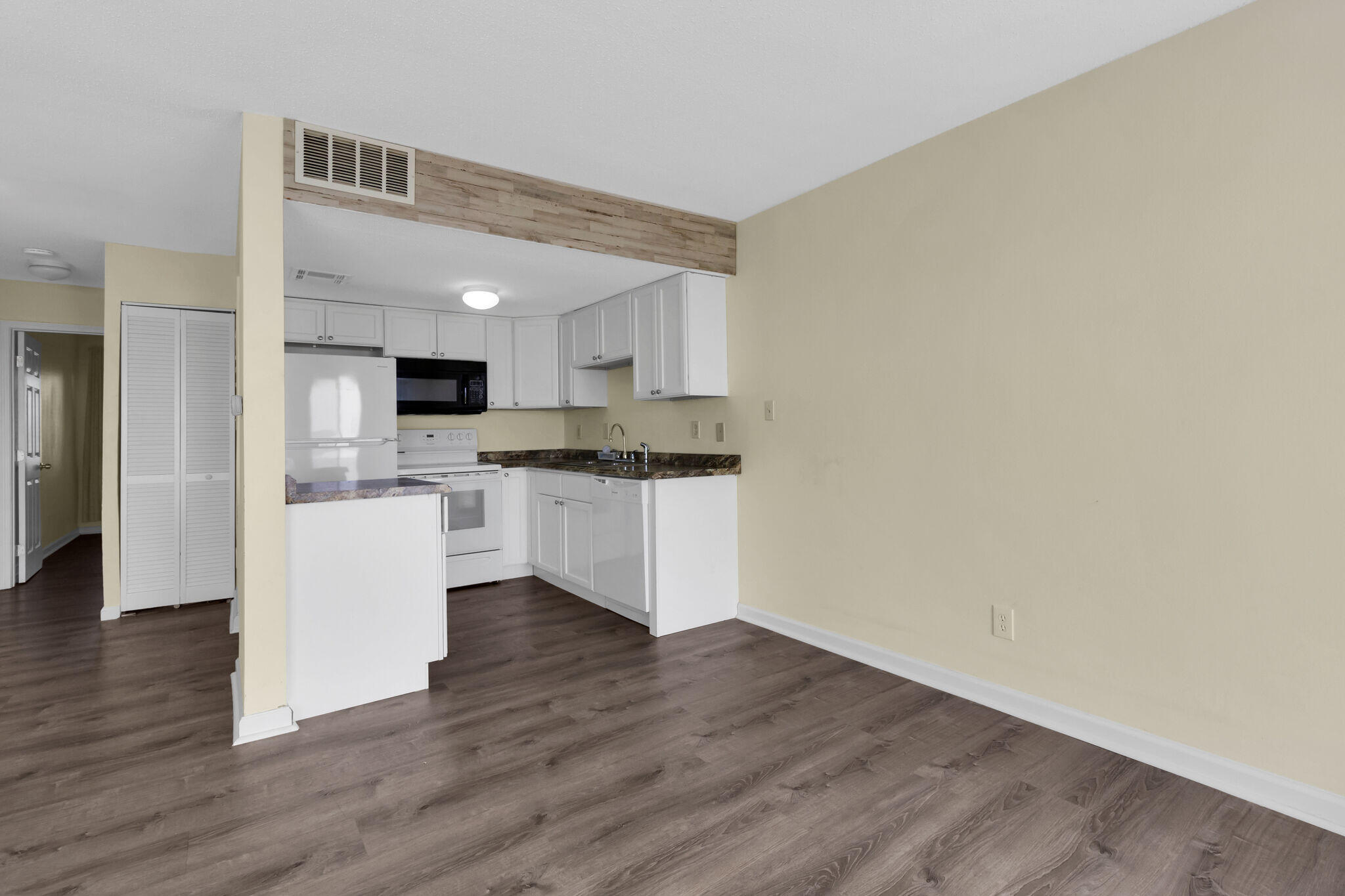 FINISTERRA CONDO - Residential Lease