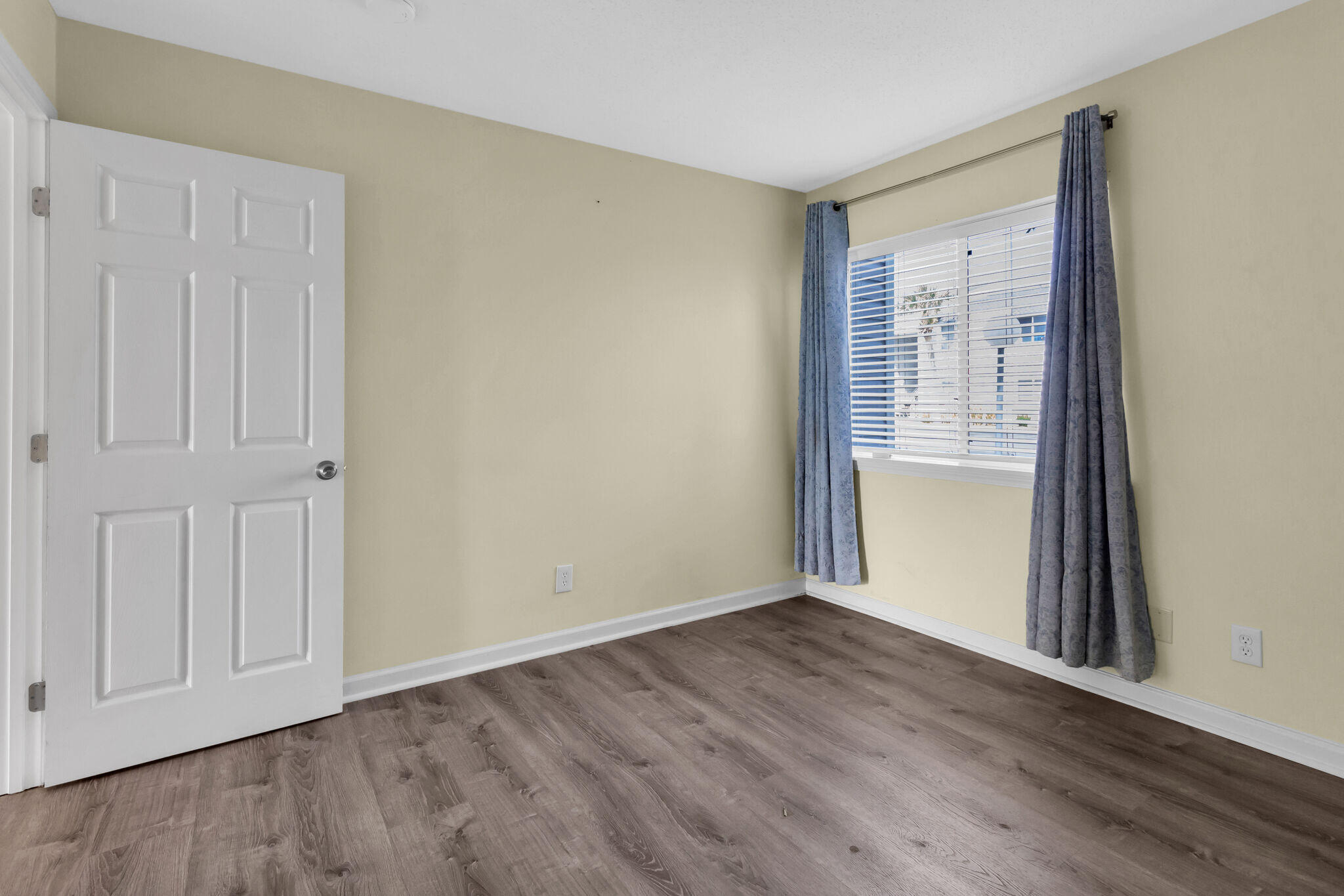 FINISTERRA CONDO - Residential Lease