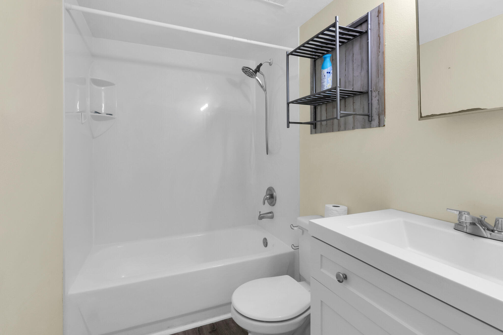 FINISTERRA CONDO - Residential Lease