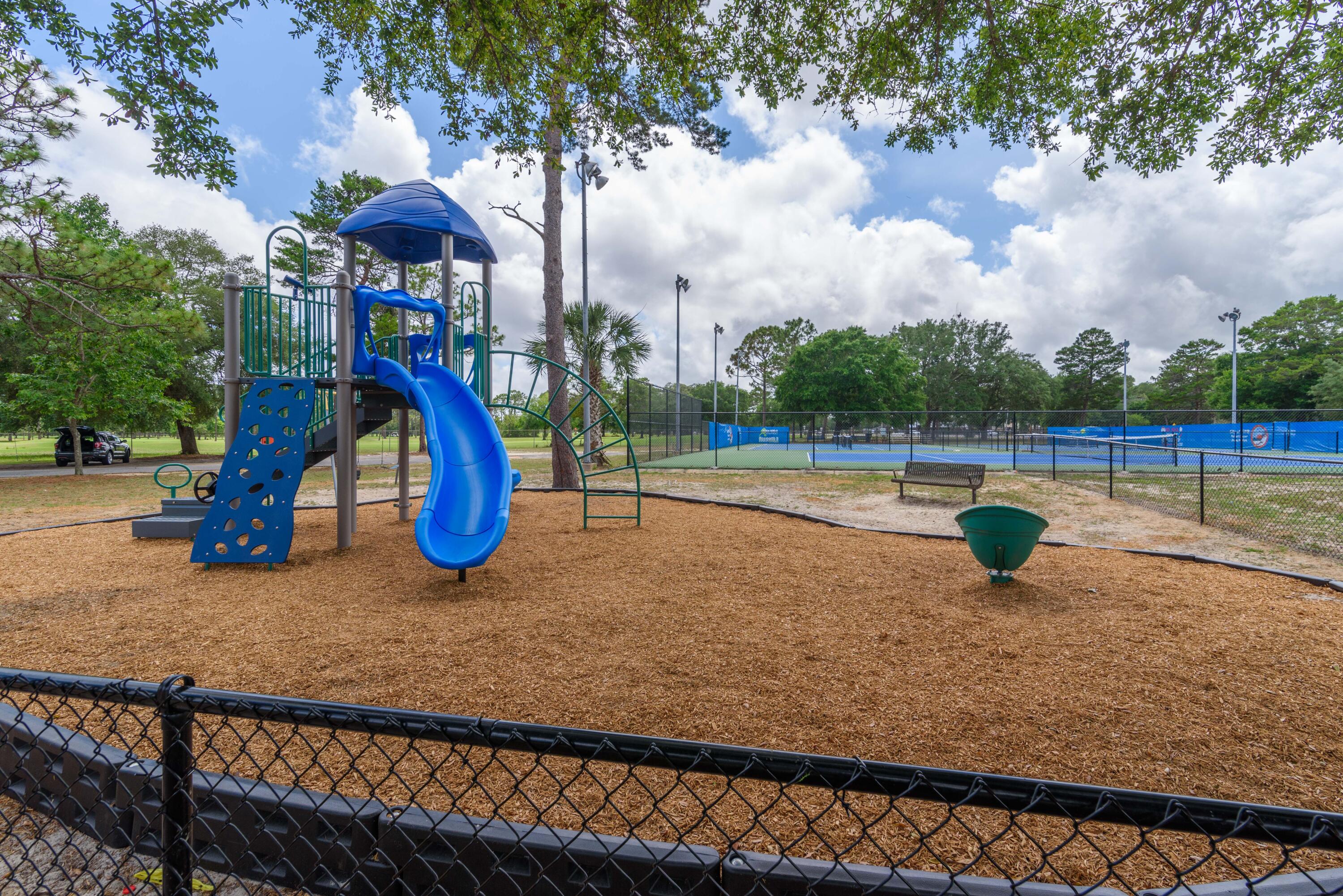 COUNTRY CLUB ESTATES - Residential