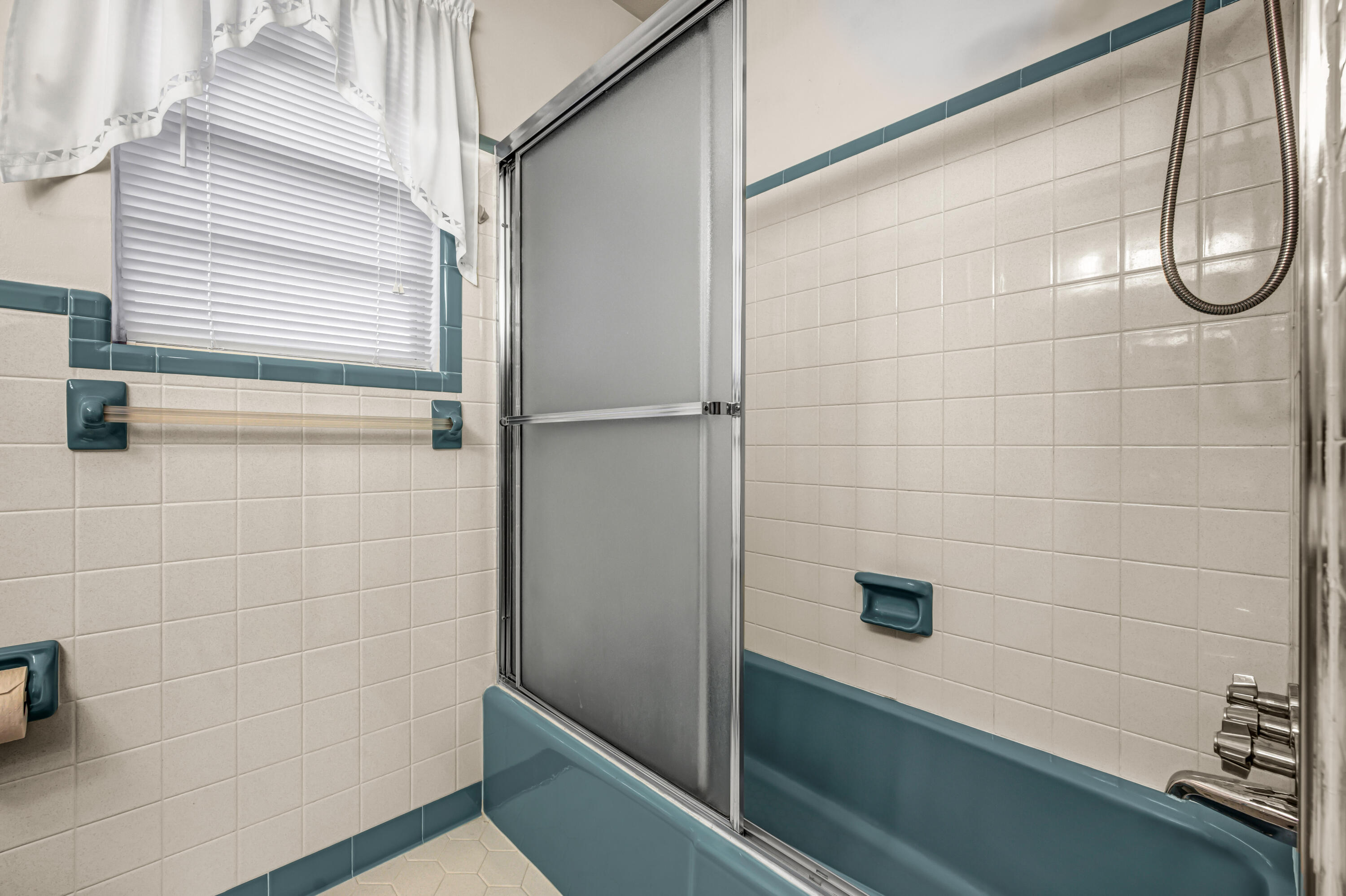 COUNTRY CLUB ESTATES - Residential