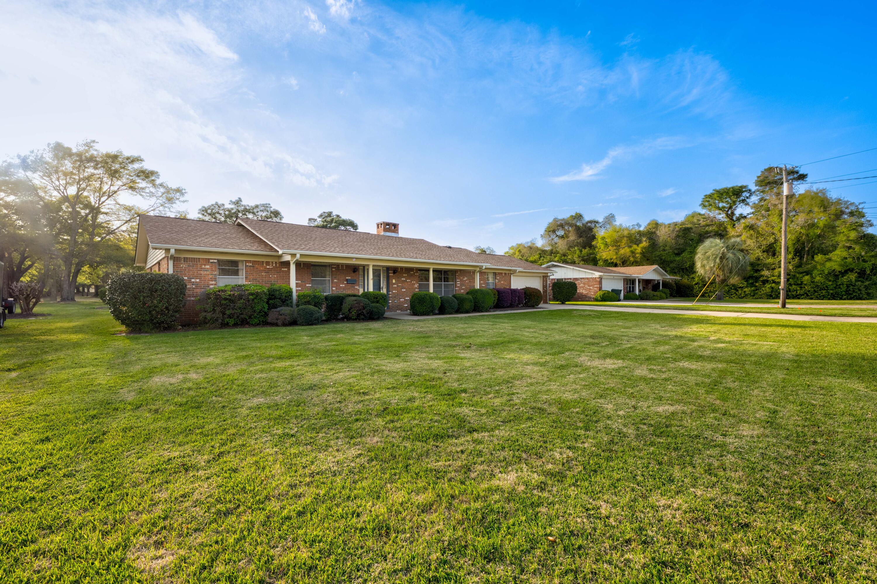 COUNTRY CLUB ESTATES - Residential