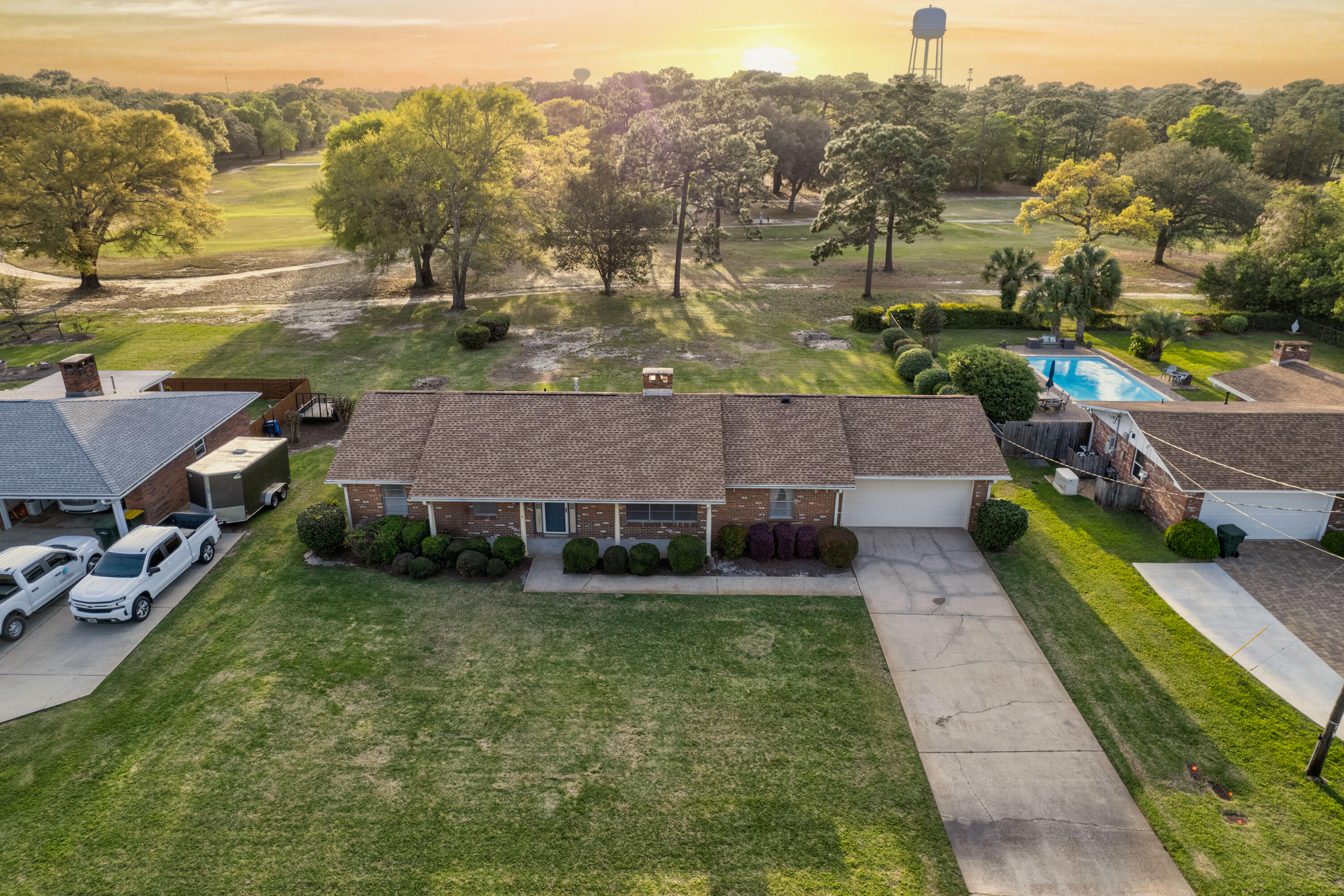 COUNTRY CLUB ESTATES - Residential