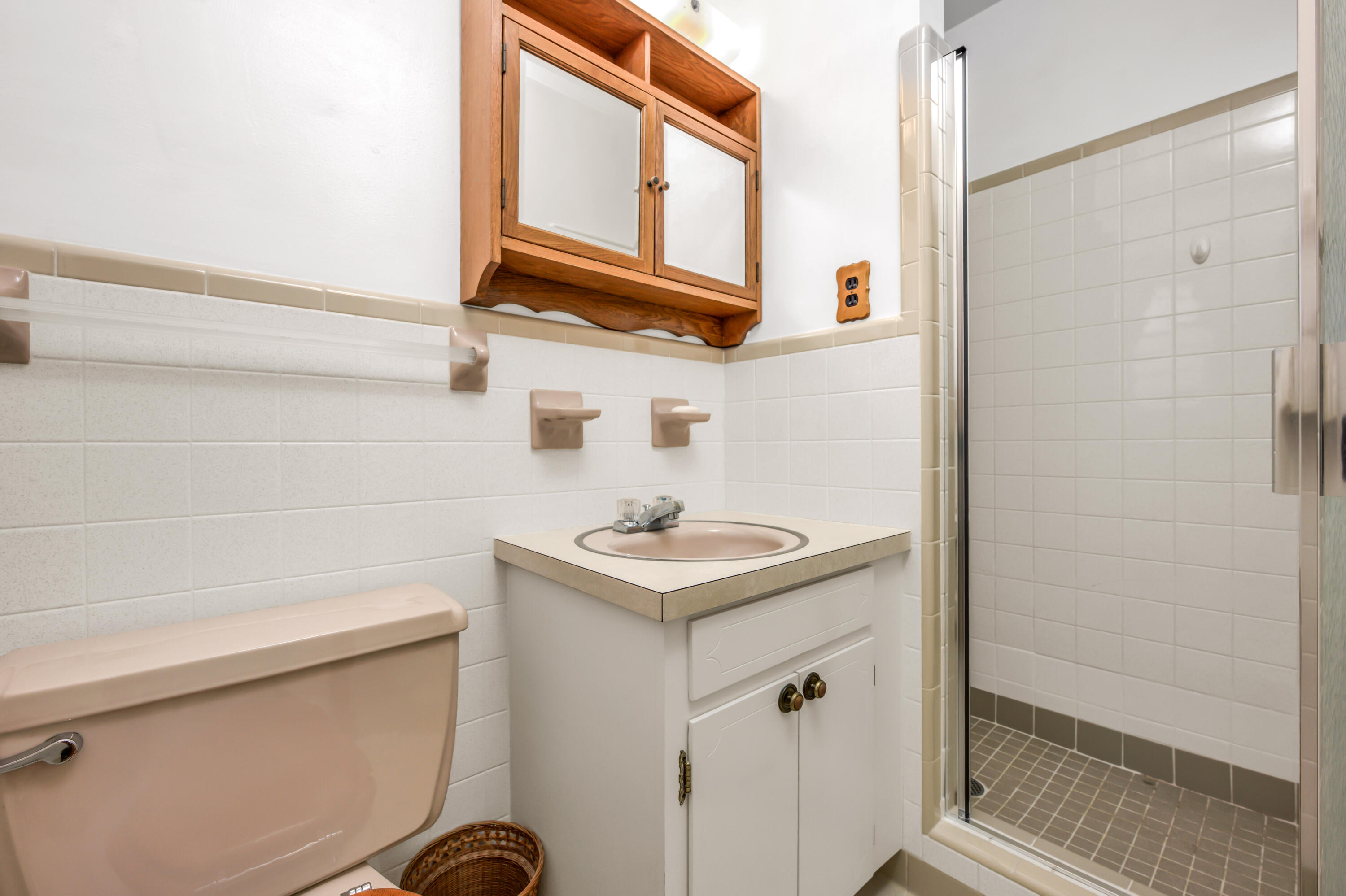 COUNTRY CLUB ESTATES - Residential