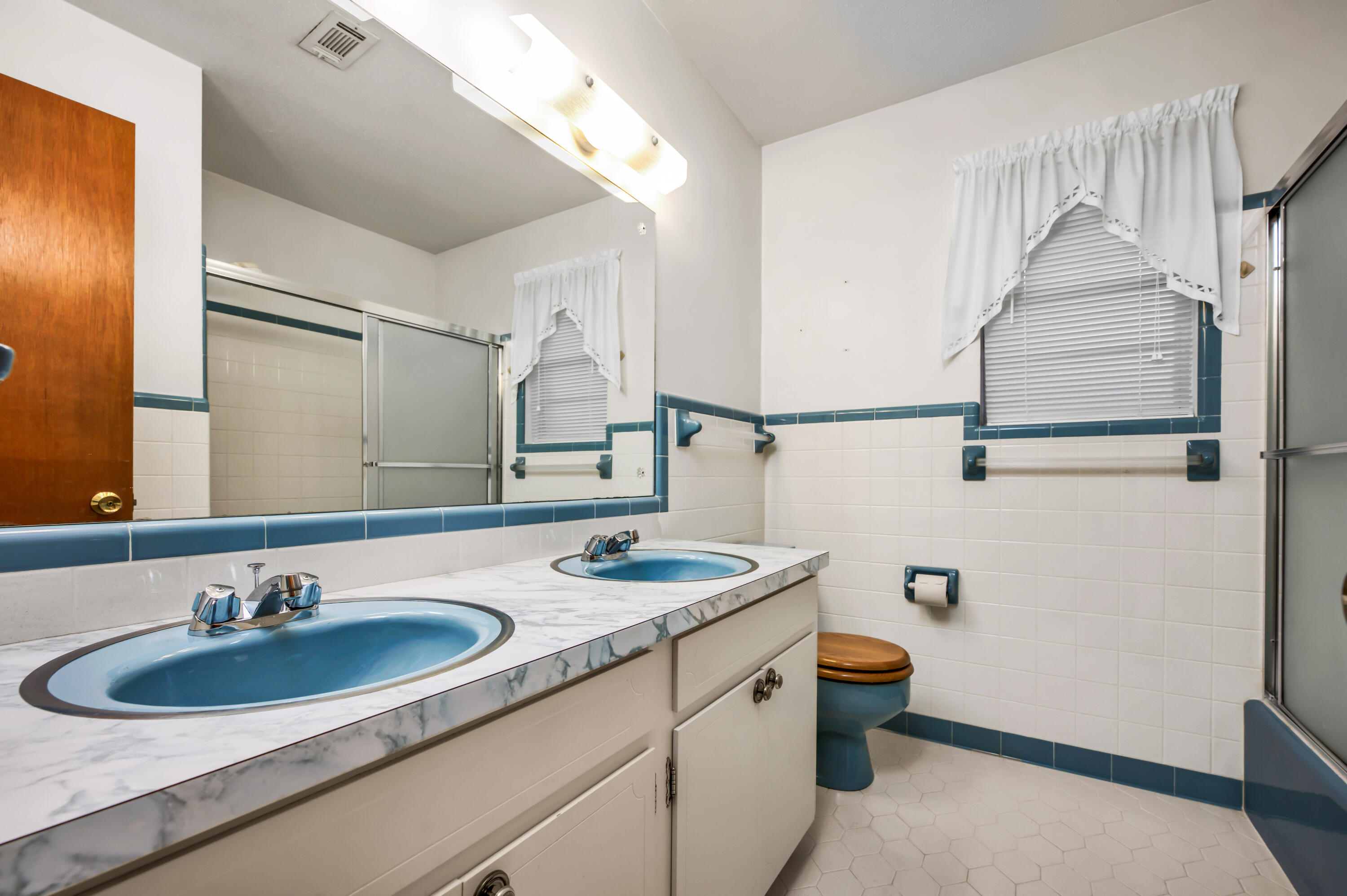 COUNTRY CLUB ESTATES - Residential