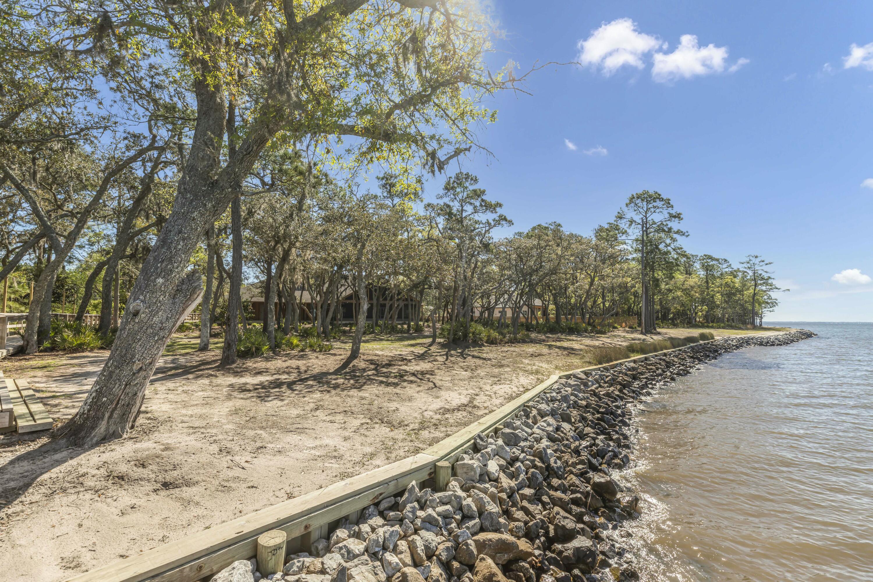 HAMMOCK BAY - Land