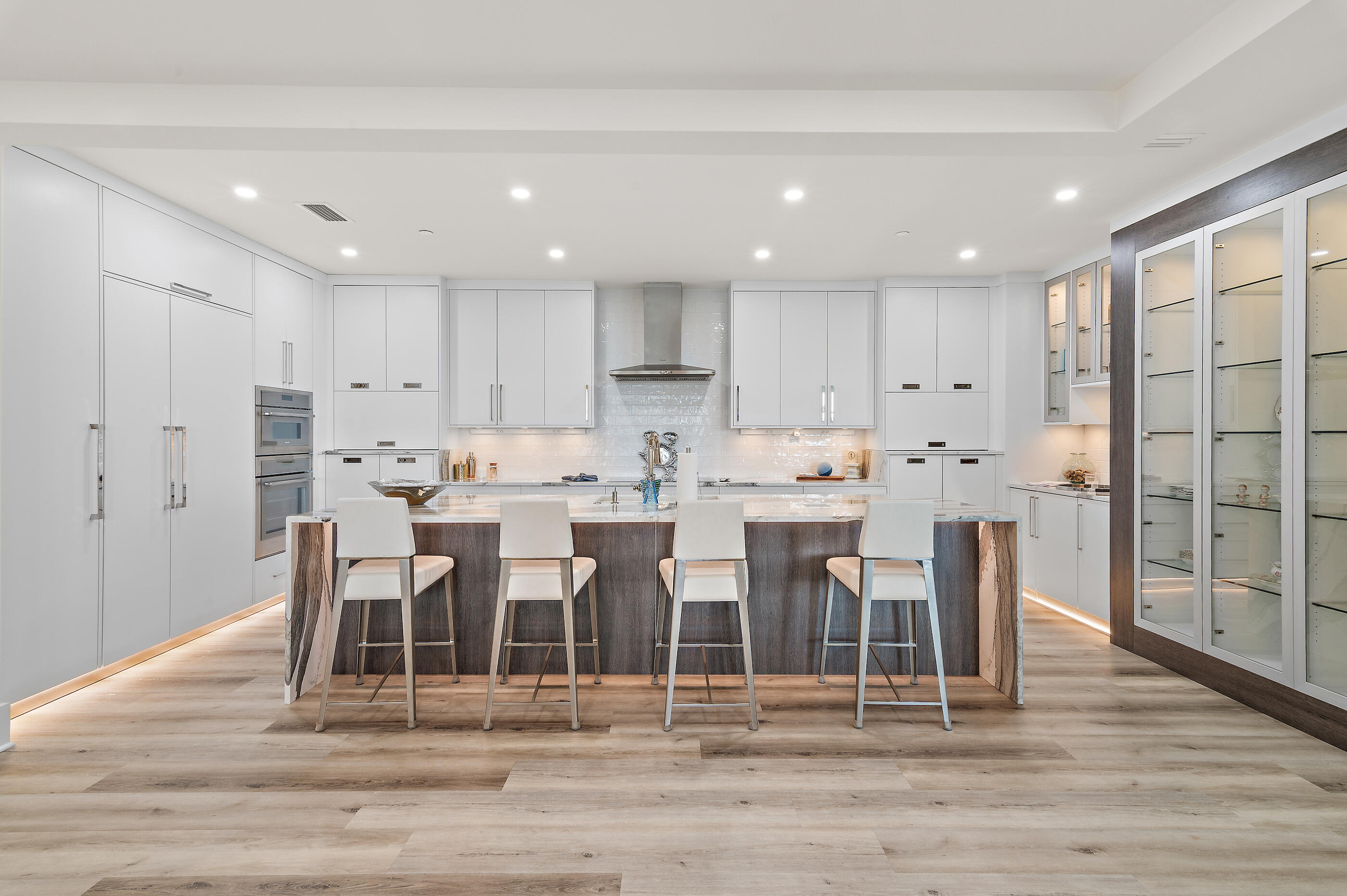 ONE WATER PLACE AT KELLY PLANTATION - Residential