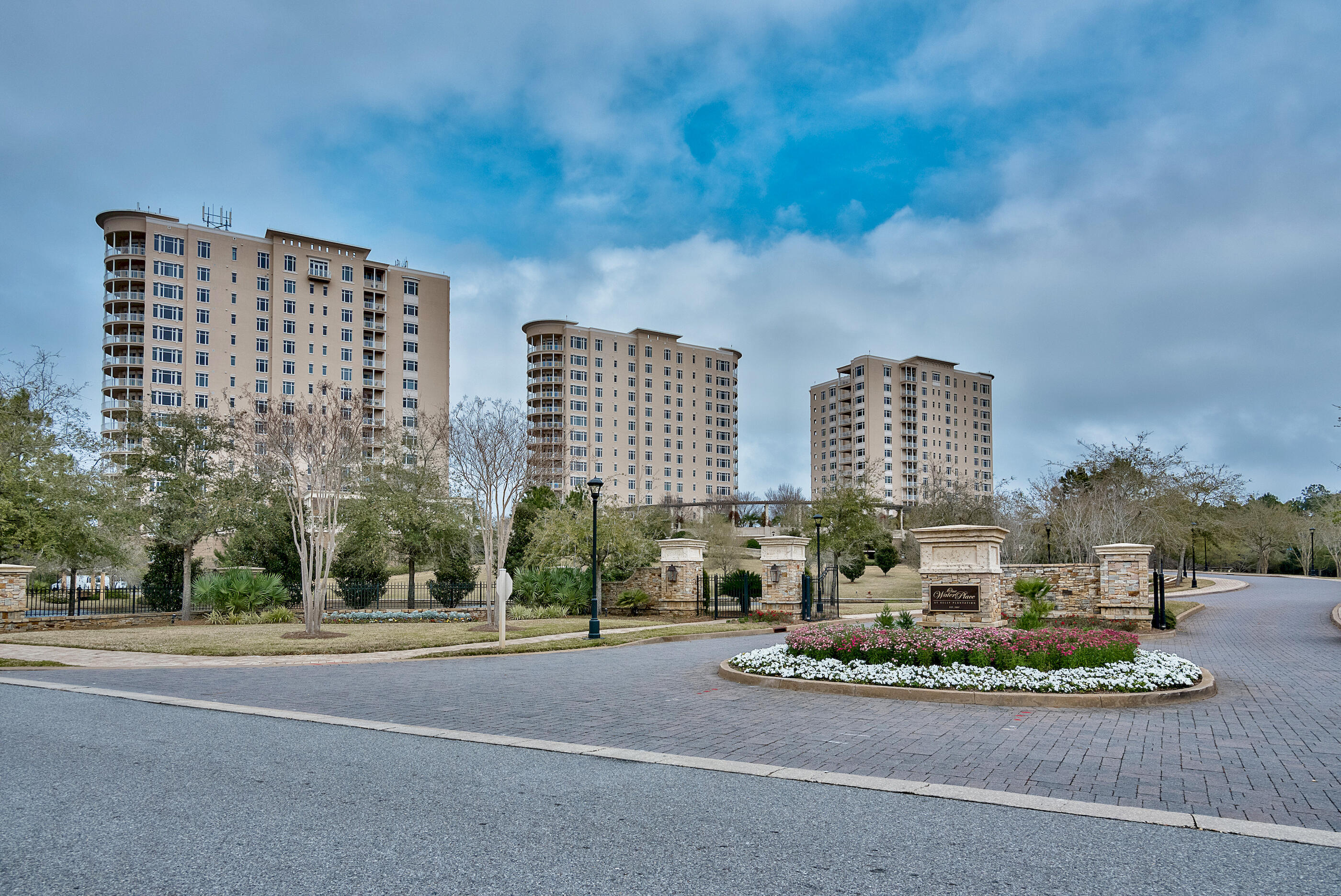 ONE WATER PLACE AT KELLY PLANTATION - Residential