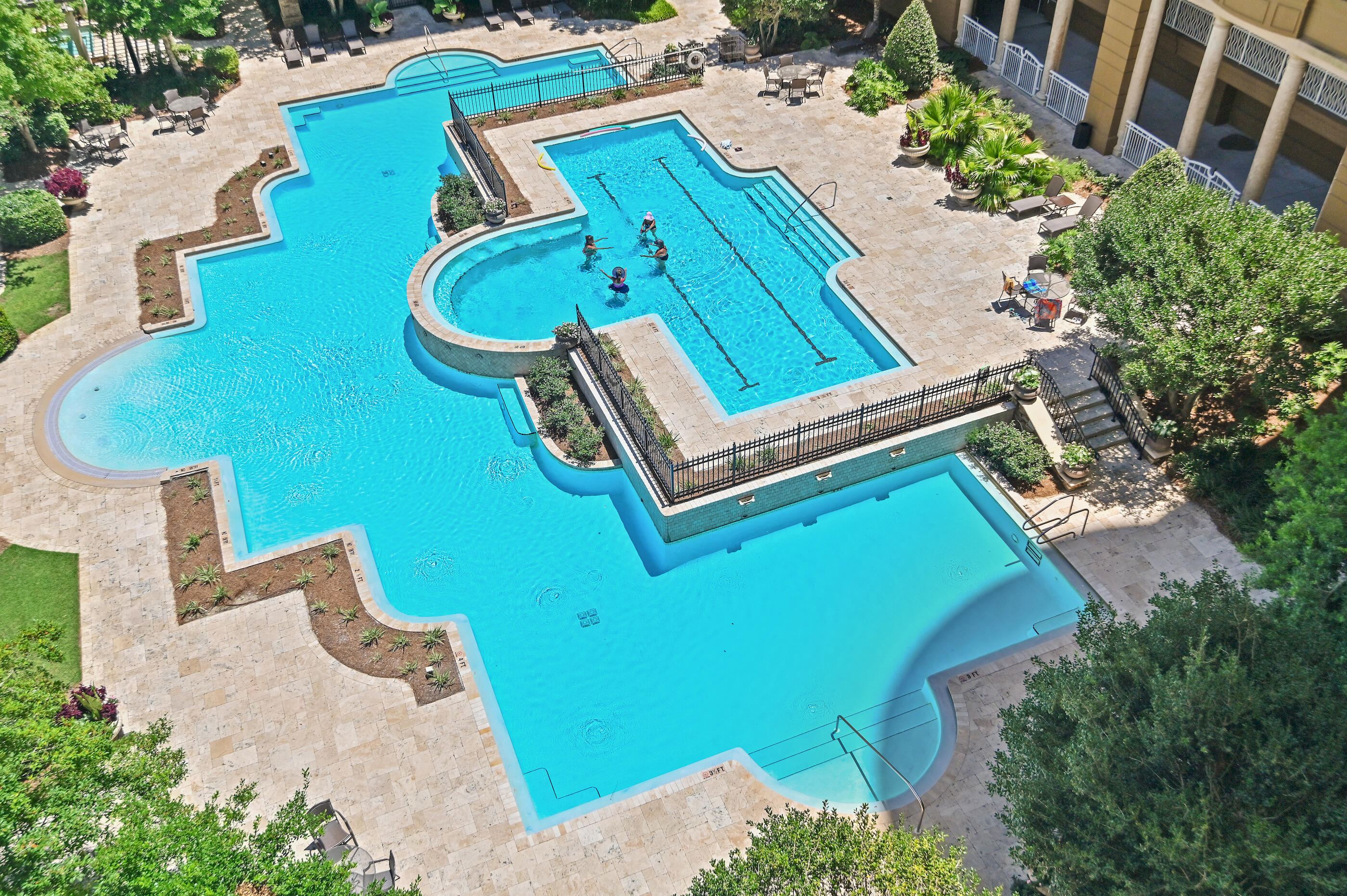 ONE WATER PLACE AT KELLY PLANTATION - Residential