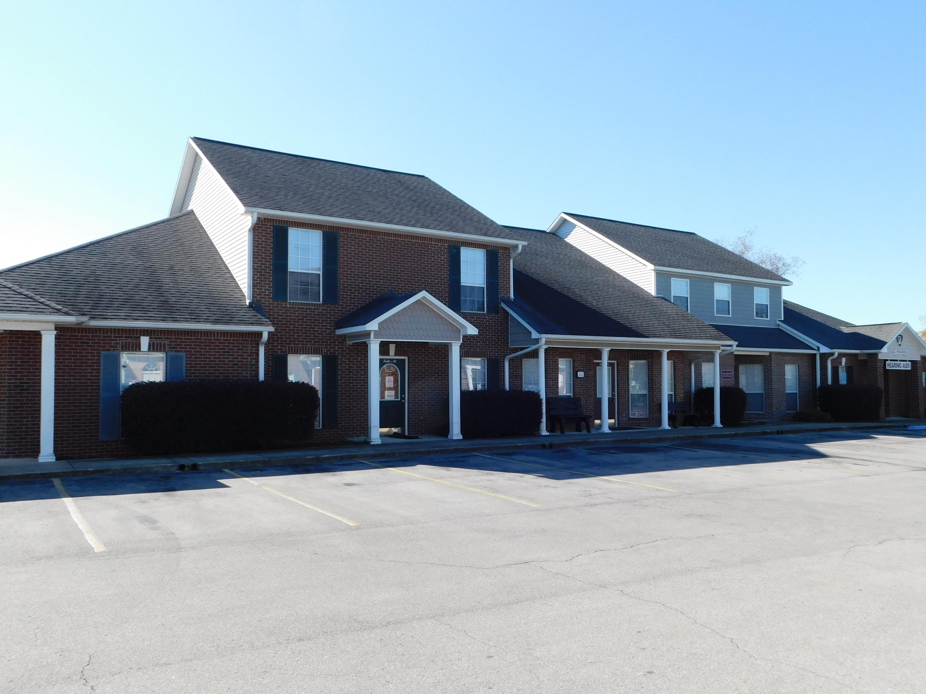 Beautiful office in a well established office complex South of I-10 near Car Dealerships and Restaurants! Bring you Medical, Professional, or nearly any office based business to South Ferdon today! Common parking area, some two story units.