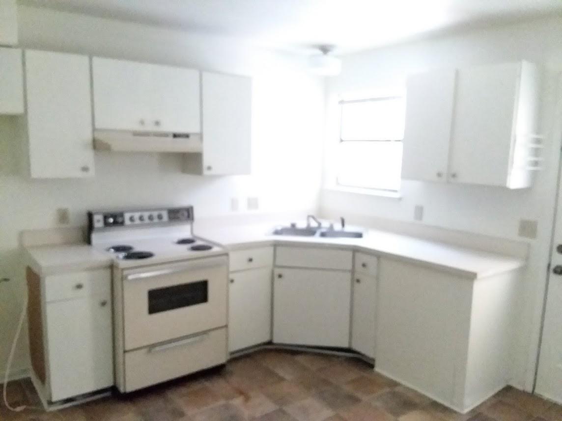 TOWNHOUSES AT THE HAMPTONS - Residential