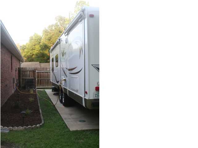 GOLDEN OAKS - Residential
