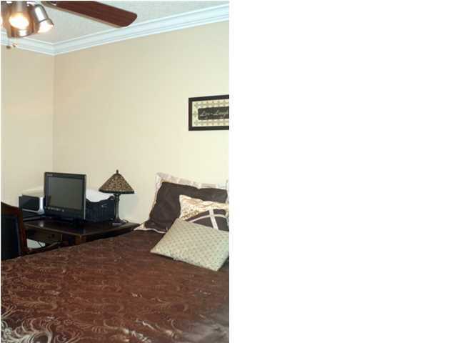 GOLDEN OAKS - Residential