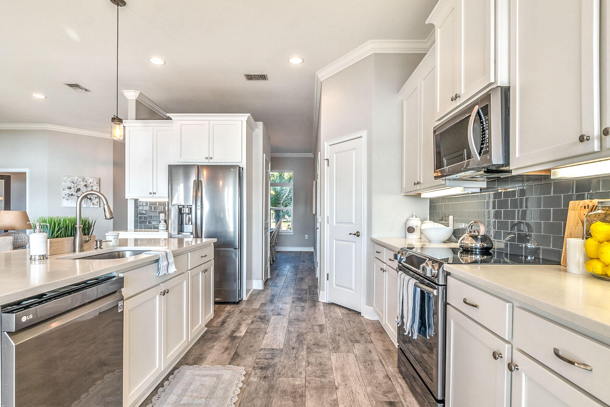 ROBLEDAL ESTATES - Residential