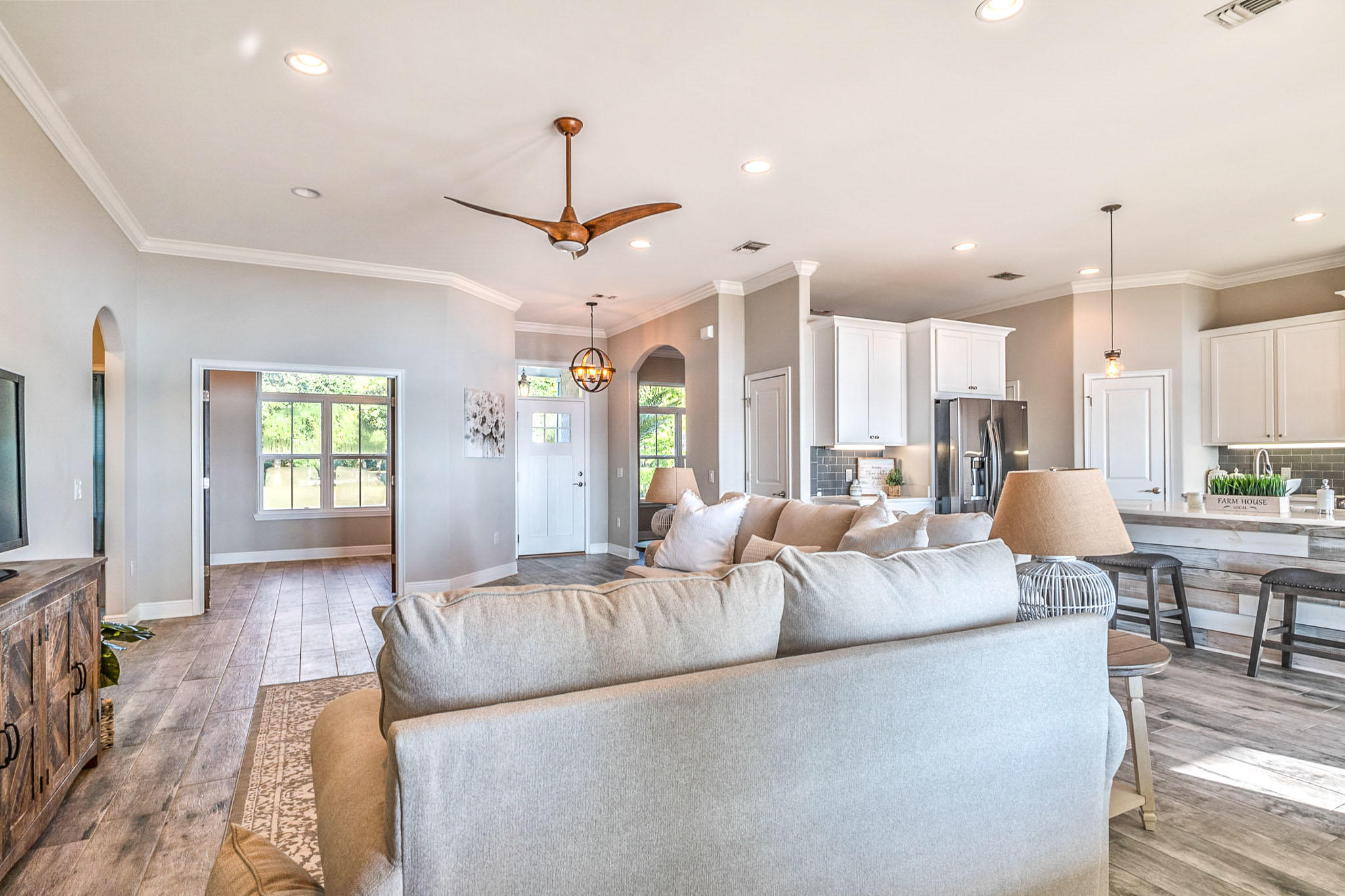 ROBLEDAL ESTATES - Residential