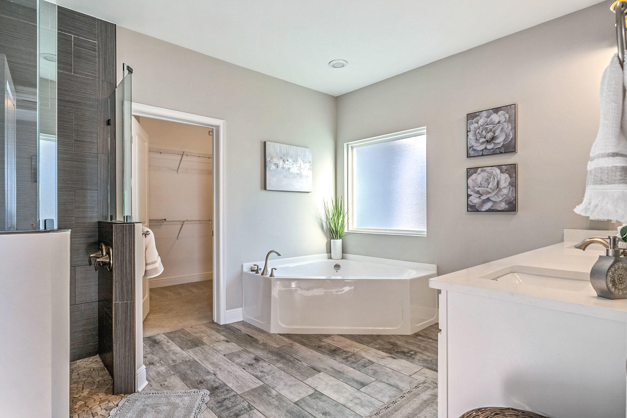 ROBLEDAL ESTATES - Residential