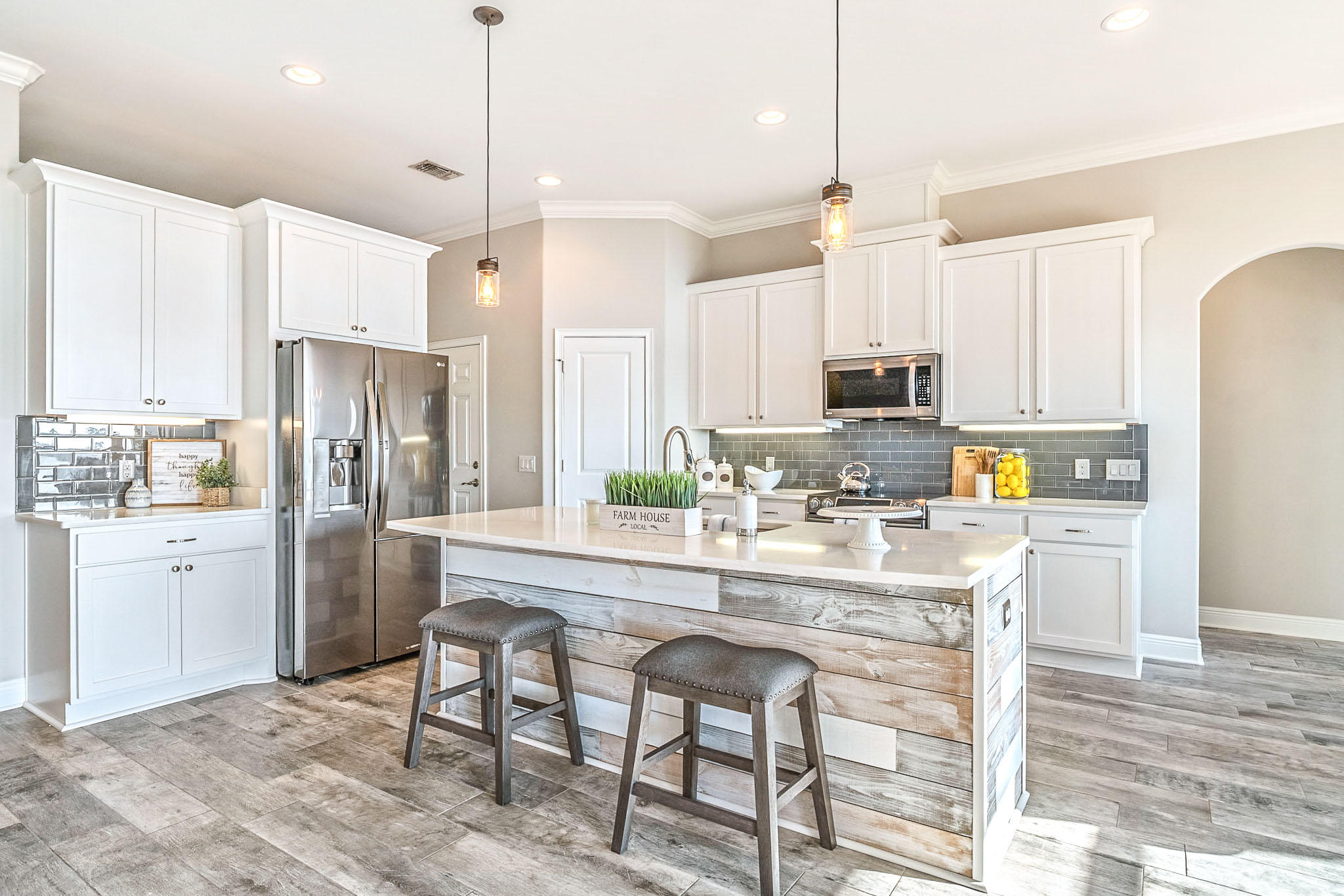 ROBLEDAL ESTATES - Residential