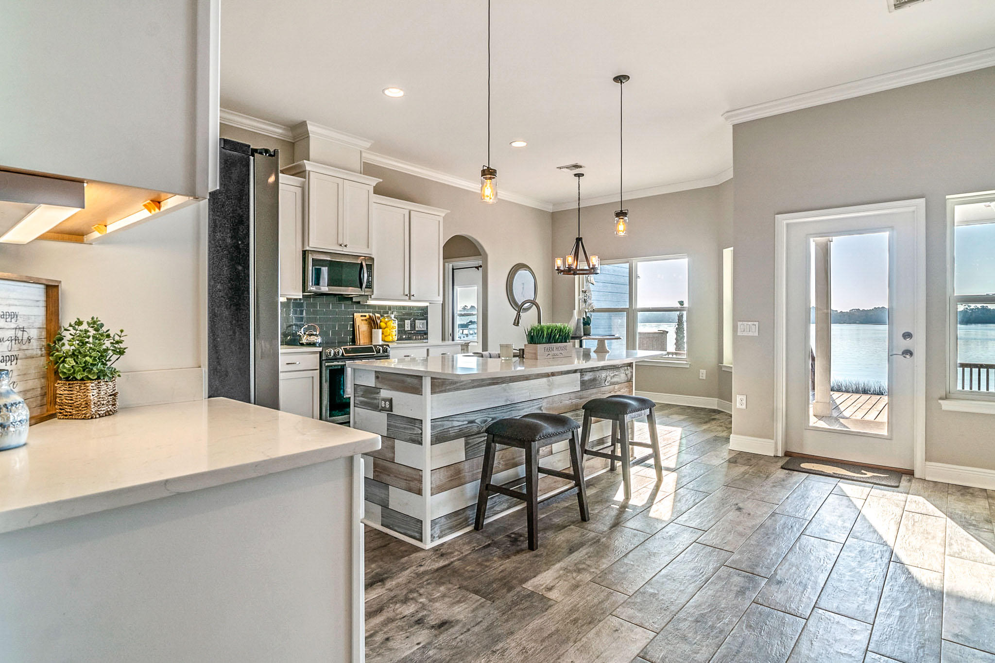 ROBLEDAL ESTATES - Residential