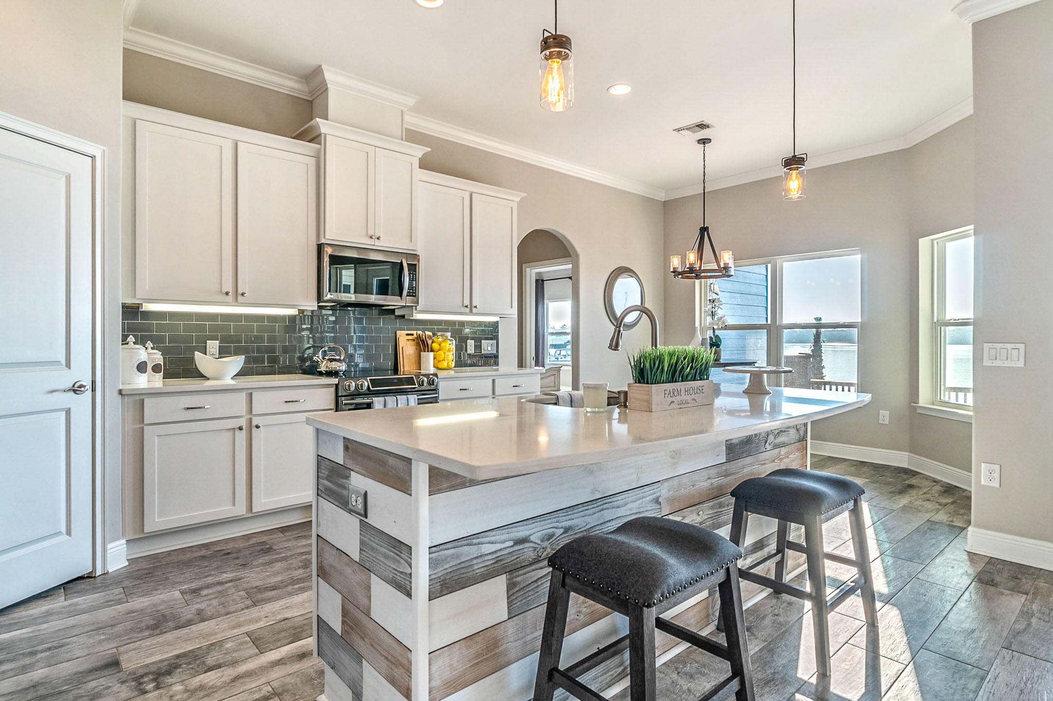 ROBLEDAL ESTATES - Residential