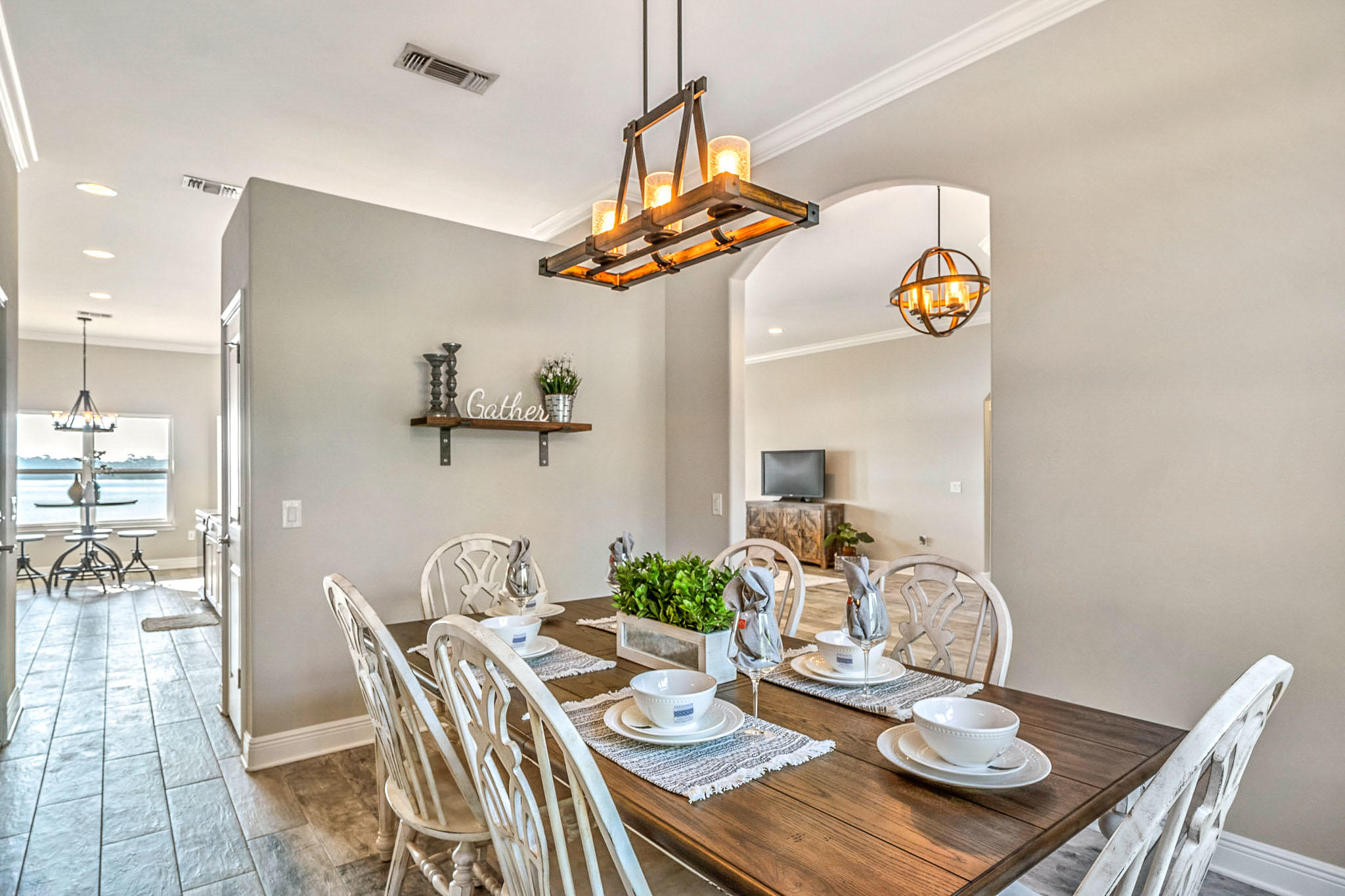 ROBLEDAL ESTATES - Residential