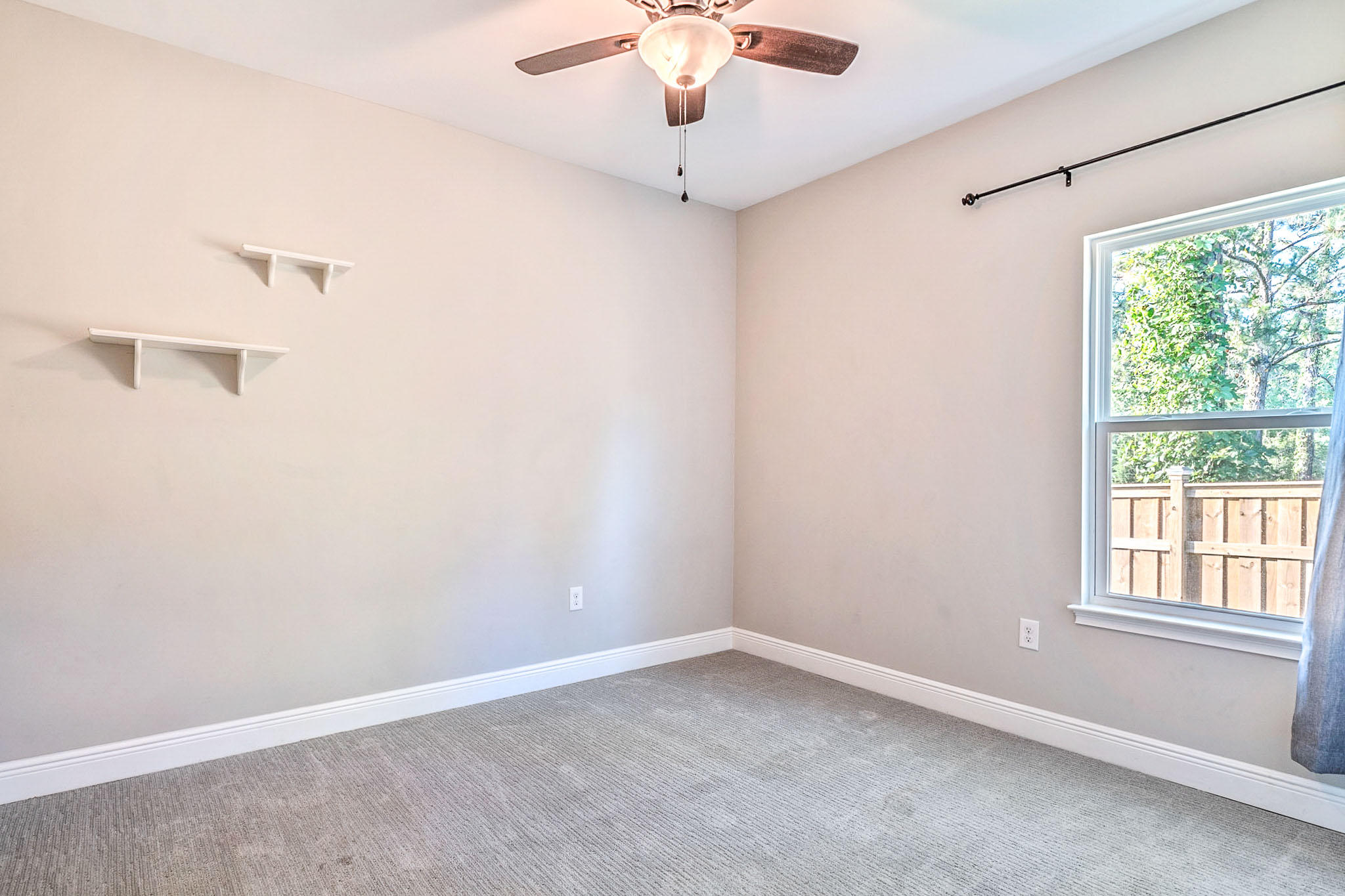 ROBLEDAL ESTATES - Residential