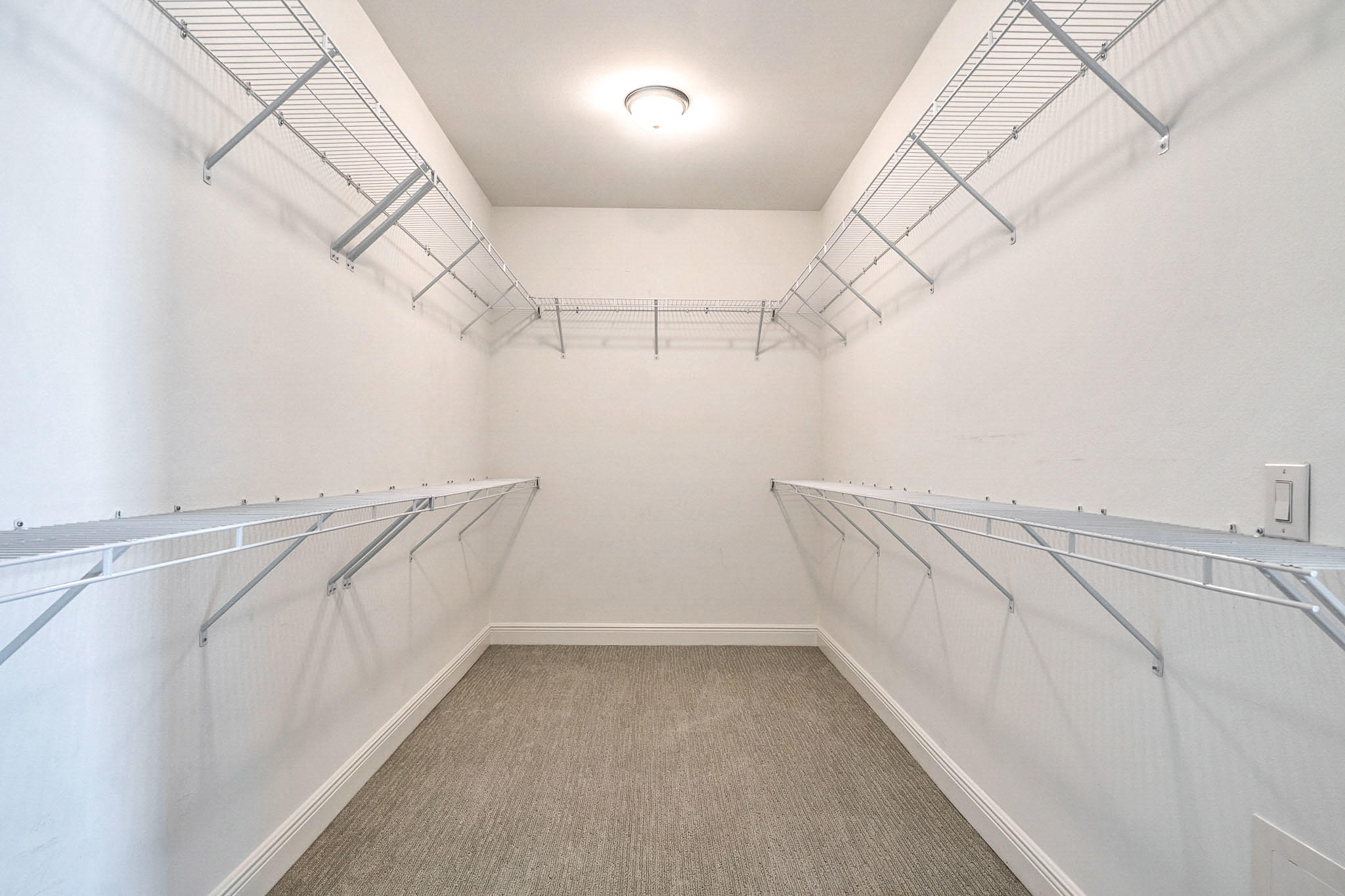 ROBLEDAL ESTATES - Residential