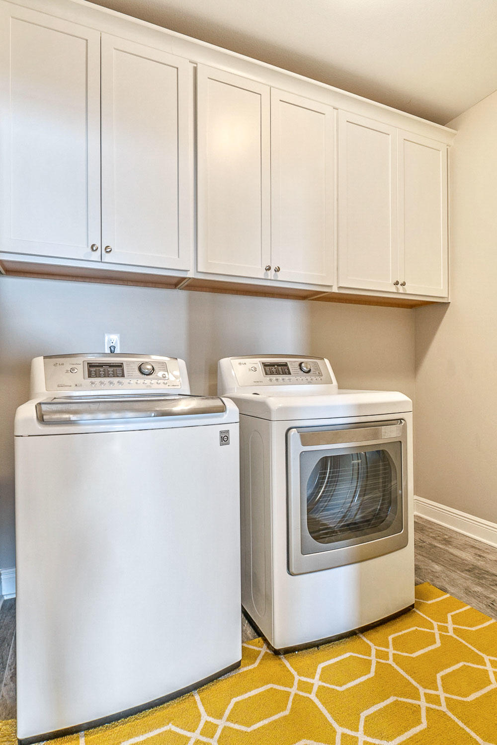 ROBLEDAL ESTATES - Residential