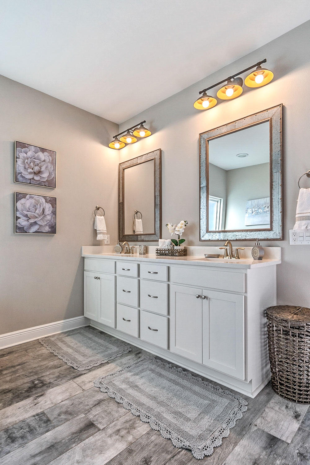 ROBLEDAL ESTATES - Residential