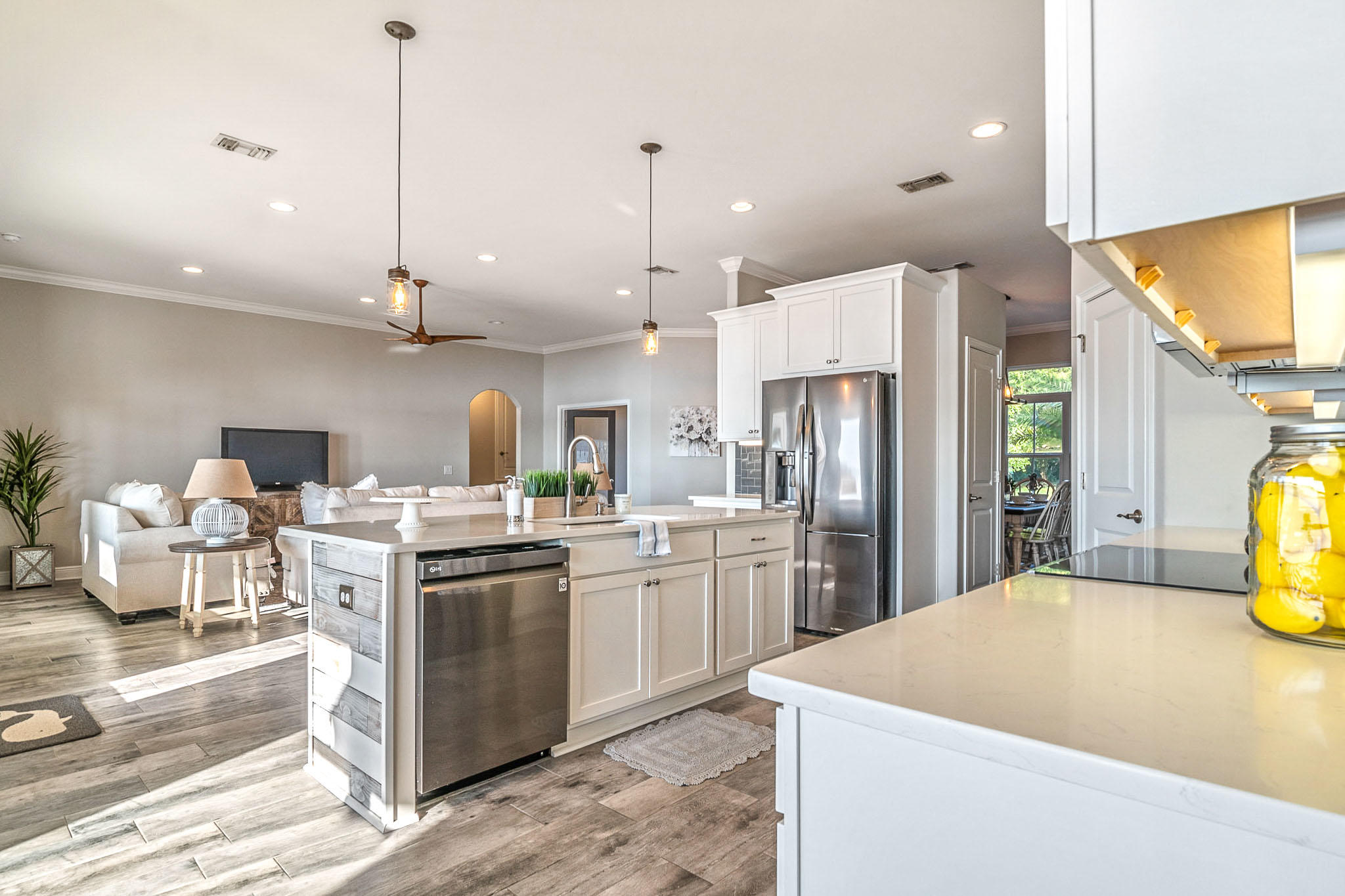 ROBLEDAL ESTATES - Residential