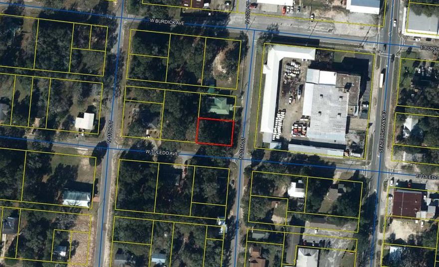 Very nice buildable corner lot with beautiful trees and just a 3-block walk from downtown Defuniak Springs.  Power and water are available.  Seller does not have survey.