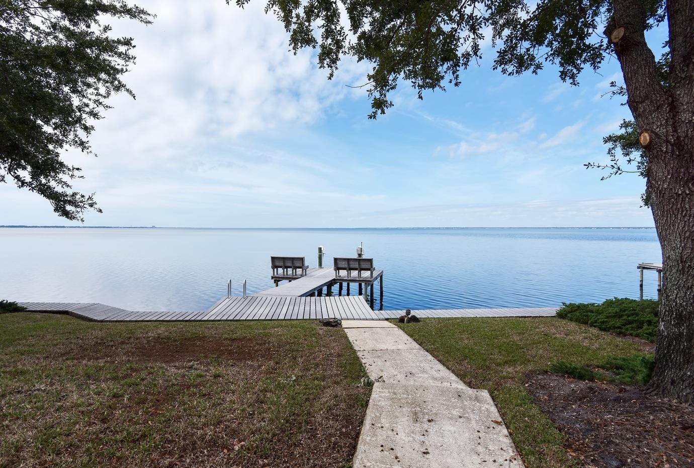 BURNT PINE/BAY VILLA - Residential