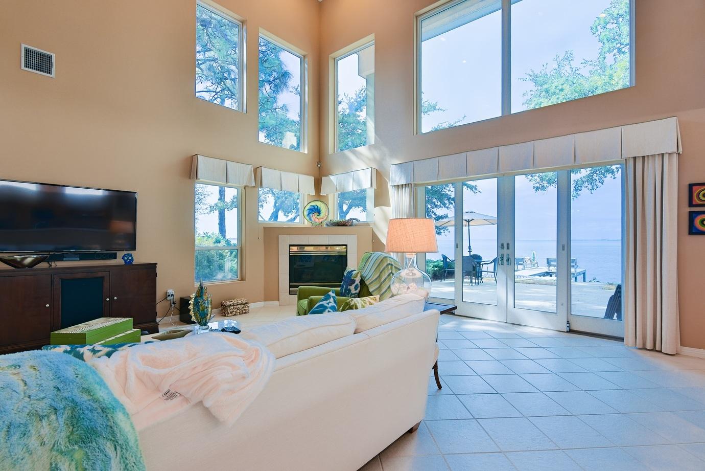 BURNT PINE/BAY VILLA - Residential