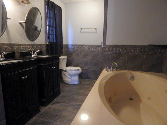 HOLLYROD PARK - Residential