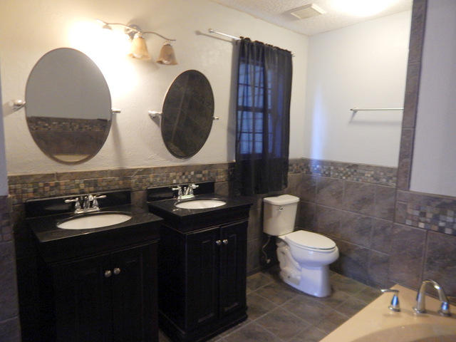 HOLLYROD PARK - Residential